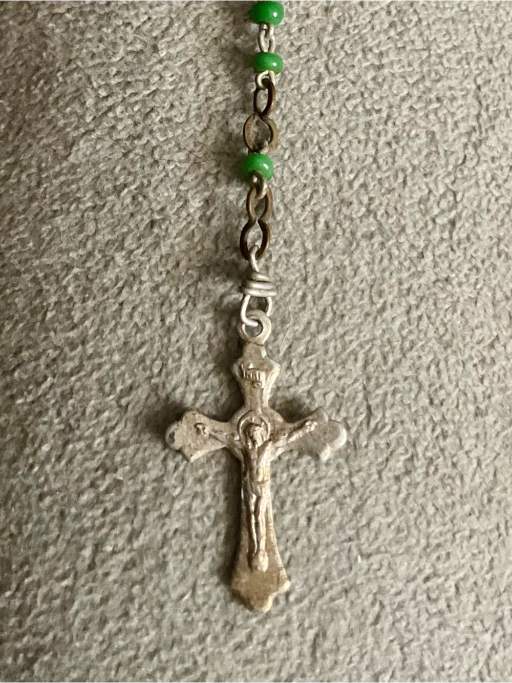 Vintage Tiny Green Beaded Glass Rosary - 8-1/4” - Picture 6 of 10